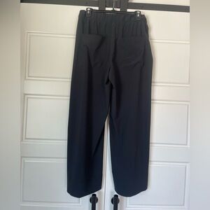 Beyond Yoga Easy Wide-Leg Pants, Med Short